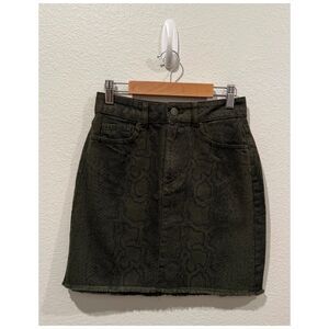HOLLISTER Ultra High-Rise Snakeskin Green Mini Skirt